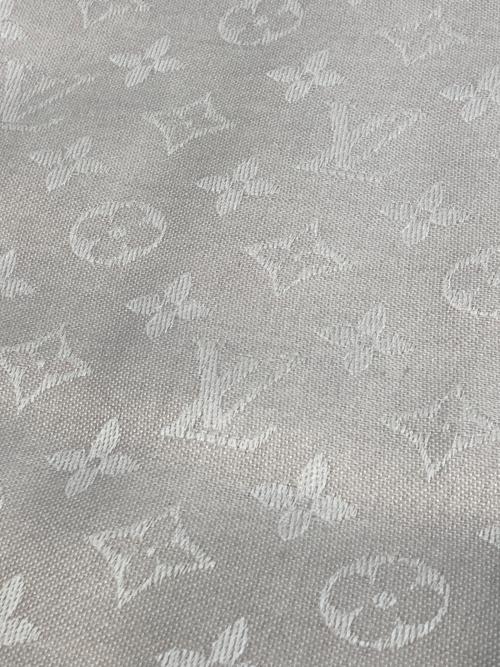 LOUIS VUITTON（ルイ ヴィトン）LOUIS VUITTON (ルイ ヴィトン) 大判ストール グレーの古着・服飾アイテム