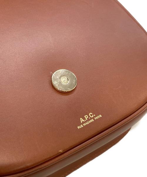 A.P.C.（アーペーセー）A.P.C. (アーペーセー) Bettyショルダーバッグ ブラウンの古着・服飾アイテム