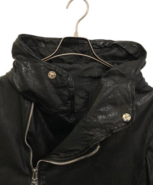 ISAMU KATAYAMA BACKLASH（イサムカタヤマ・バックラッシュ）ISAMU KATAYAMA BACKLASH (イサムカタヤマ・バックラッシュ) イタリアンショルダー0.6mm製品染めフーディージャケット ブラック サイズ:3の古着・服飾アイテム