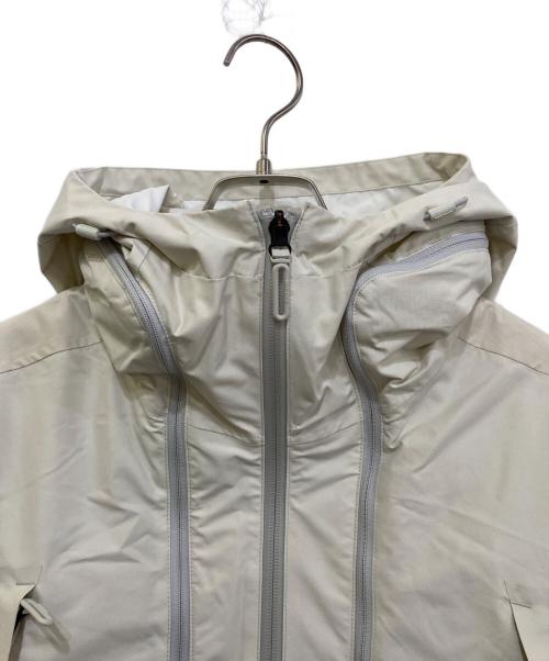 DESCENTE ALLTERRAIN（デザイント オルテライン）DESCENTE ALLTERRAIN (デザイント オルテライン) TRANSFORM DOWN COAT ホワイト サイズ:Mの古着・服飾アイテム