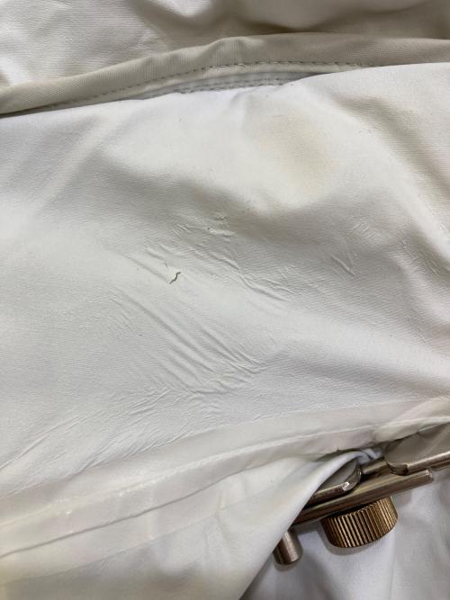 DESCENTE ALLTERRAIN（デザイント オルテライン）DESCENTE ALLTERRAIN (デザイント オルテライン) TRANSFORM DOWN COAT ホワイト サイズ:Mの古着・服飾アイテム