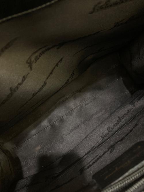 Salvatore Ferragamo（サルヴァトーレ フェラガモ）Salvatore Ferragamo (サルヴァトーレ フェラガモ) ヴァラリボントートバッグ　EF-21 2530 ブラックの古着・服飾アイテム