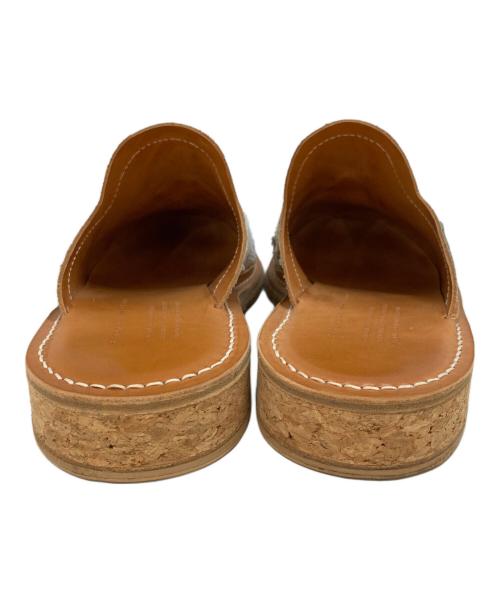 PETERSON STOOP（ピーターソン ストゥ―プ）PETERSON STOOP (ピーターソン ストゥ―プ) 再構築レザーミュール ホワイト サイズ:41の古着・服飾アイテム