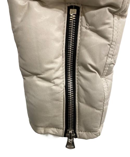 ISAMU KATAYAMA BACKLASH（イサムカタヤマ・バックラッシュ）ISAMU KATAYAMA BACKLASH (イサムカタヤマ・バックラッシュ) BRITANIA カンガルーレザーダウンジャケット ホワイト サイズ:3の古着・服飾アイテム