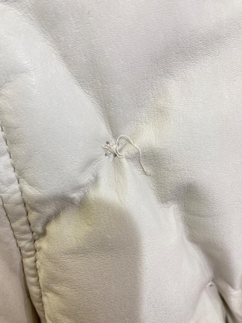 ISAMU KATAYAMA BACKLASH（イサムカタヤマ・バックラッシュ）ISAMU KATAYAMA BACKLASH (イサムカタヤマ・バックラッシュ) BRITANIA カンガルーレザーダウンジャケット ホワイト サイズ:3の古着・服飾アイテム