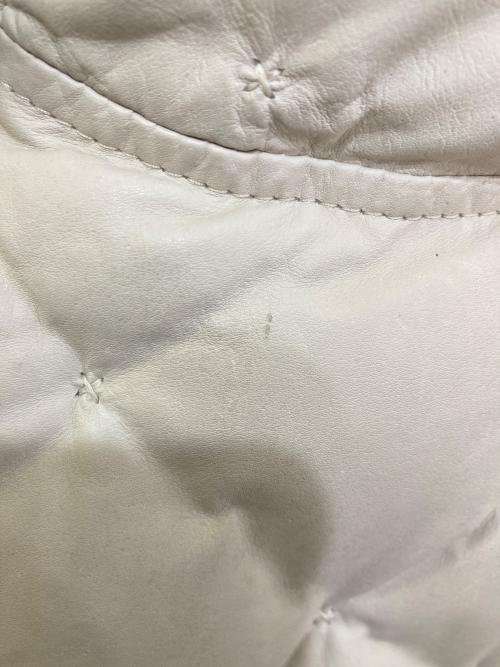 ISAMU KATAYAMA BACKLASH（イサムカタヤマ・バックラッシュ）ISAMU KATAYAMA BACKLASH (イサムカタヤマ・バックラッシュ) BRITANIA カンガルーレザーダウンジャケット ホワイト サイズ:3の古着・服飾アイテム