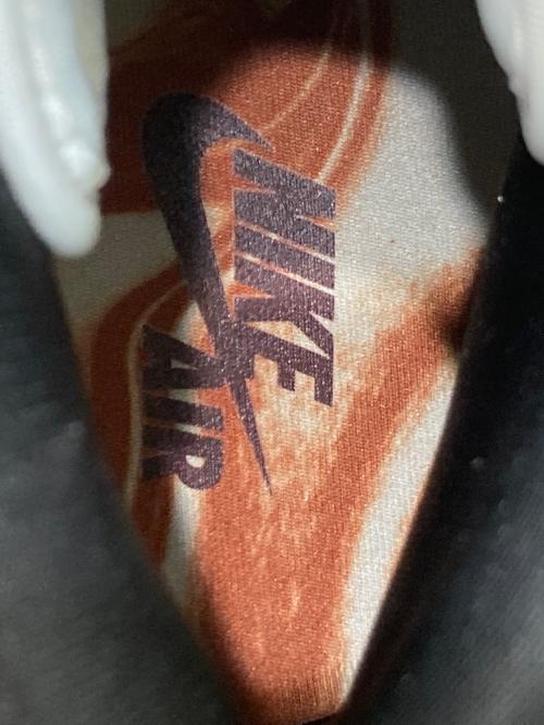 NIKE（ナイキ）NIKE (ナイキ) WMNS AIR JORDAN 1 RETRO HI OG　FD2596-021 ベージュ×ブラック×ホワイト サイズ:26.5 未使用品の古着・服飾アイテム