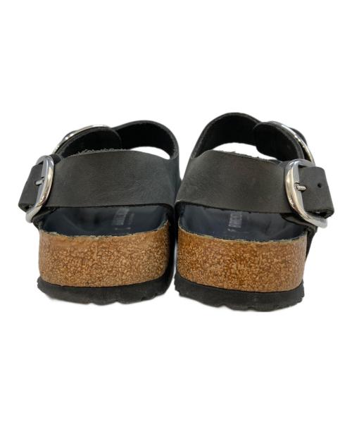BIRKENSTOCK（ビルケンシュトック）BIRKENSTOCK (ビルケンシュトック) ミラノ ビッグバックル サンダル ブラック サイズ:270の古着・服飾アイテム
