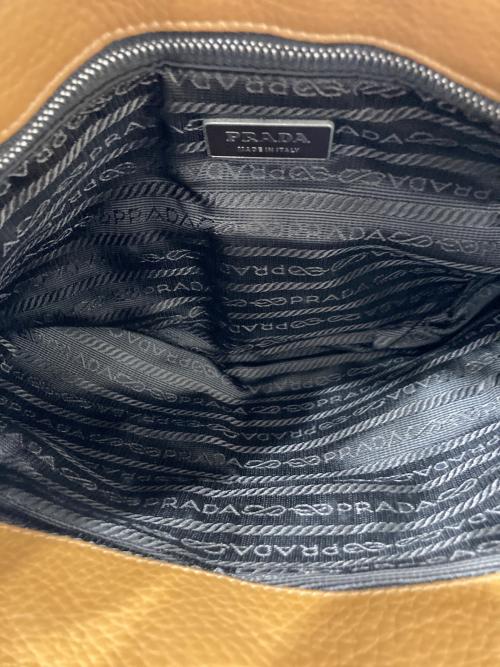 PRADA（プラダ）PRADA (プラダ) VITELLO DAINO C ロゴ型押しハンドバッグ　BR0540 ブラウン×ベージュの古着・服飾アイテム