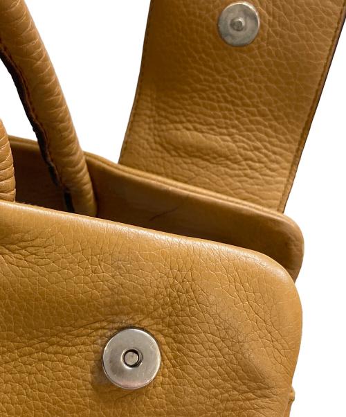 PRADA（プラダ）PRADA (プラダ) VITELLO DAINO C ロゴ型押しハンドバッグ　BR0540 ブラウン×ベージュの古着・服飾アイテム