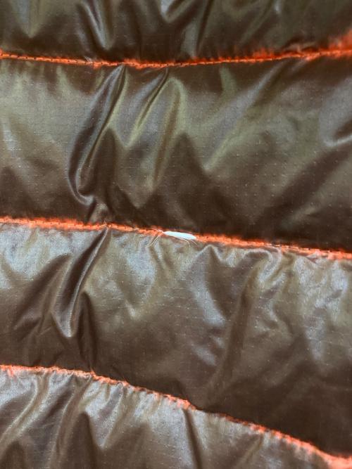 ARMANI JEANS（アルマーニジーンズ）ARMANI JEANS (アルマーニジーンズ) レッドポイントライトダウンジャケット レッド サイズ:44の古着・服飾アイテム