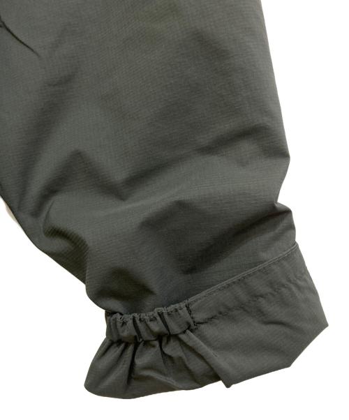 koti BEAUTY&YOUTH（コティ ビューティーアンドユース）koti BEAUTY&YOUTH (コティ ビューティーアンドユース) PERTEX QUANTUM AIR トラックアノラックジャケット グレー サイズ:L 未使用品の古着・服飾アイテム