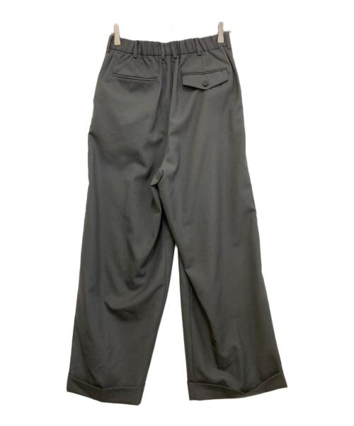 MARKAWARE（マーカウェア）MARKAWARE (マーカウェア) PLEATED WIDE TROUSERS　A22F-32PT02C グレー サイズ:2の古着・服飾アイテム