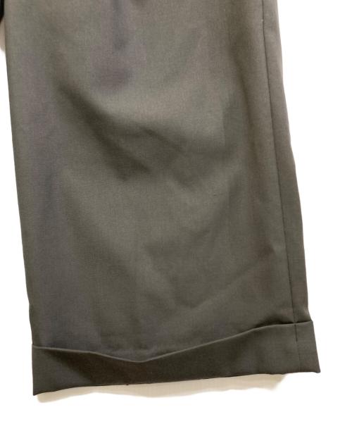 MARKAWARE（マーカウェア）MARKAWARE (マーカウェア) PLEATED WIDE TROUSERS　A22F-32PT02C グレー サイズ:2の古着・服飾アイテム