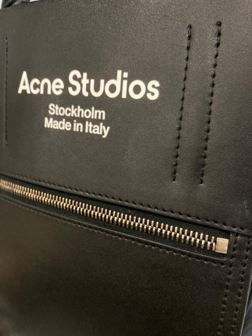 Acne studios（アクネ ストゥディオズ）Acne studios (アクネ ストゥディオズ) ペイパリーナイロントートバッグ　FN-UX-BAGS000048 ネイビーの古着・服飾アイテム