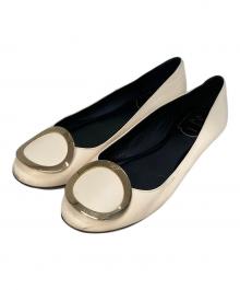 Roger Vivier（ロジェ ヴィヴィエ）の古着「Leather Buckle Ballet Flats」｜ベージュ