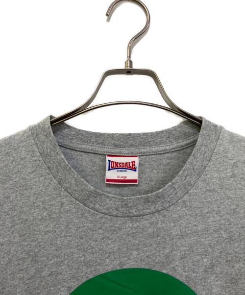 LONSDALE（ロンズデール）LONSDALE (ロンズデール) sy32 by sweet years (エスワイサーティトゥバイスィートイヤーズ) プリントTシャツ グレー サイズ:XLの古着・服飾アイテム
