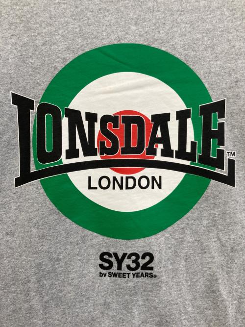 LONSDALE（ロンズデール）LONSDALE (ロンズデール) sy32 by sweet years (エスワイサーティトゥバイスィートイヤーズ) プリントTシャツ グレー サイズ:XLの古着・服飾アイテム