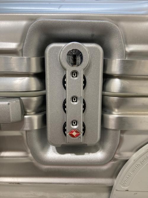 RIMOWA（リモワ）RIMOWA (リモワ) トパーズ 32L 2輪 シルバーの古着・服飾アイテム