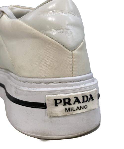 PRADA（プラダ）PRADA (プラダ) マクロスニーカー　2EG376 ホワイト サイズ:42の古着・服飾アイテム
