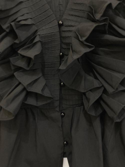 AMOMMA（アモマ）AMOMMA (アモマ) RAFFLE FRILL TOPS ブラック サイズ:FREEの古着・服飾アイテム