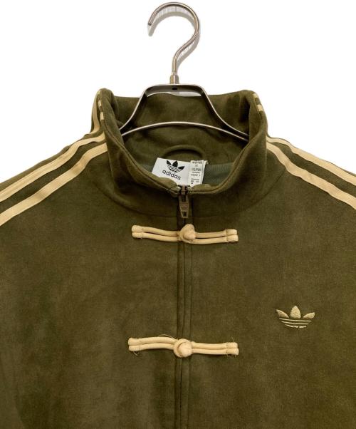 adidas（アディダス）adidas (アディダス) 辰年チャイナストラップトラックジャケット　JZ9927 カーキ サイズ:Mの古着・服飾アイテム
