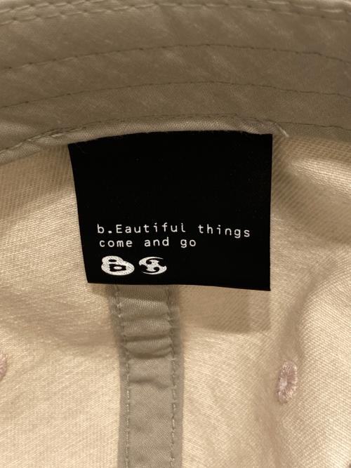 b.Eautiful（ビービューティフル）b.Eautiful (ビービューティフル) san san gear (サンサンギア) コラボ刺繍キャップ ベージュの古着・服飾アイテム