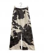 Ameriアメリ）の古着「COW PATTERN SUEDE LIKE SKIRT　0125209810540」｜ホワイト×グレー