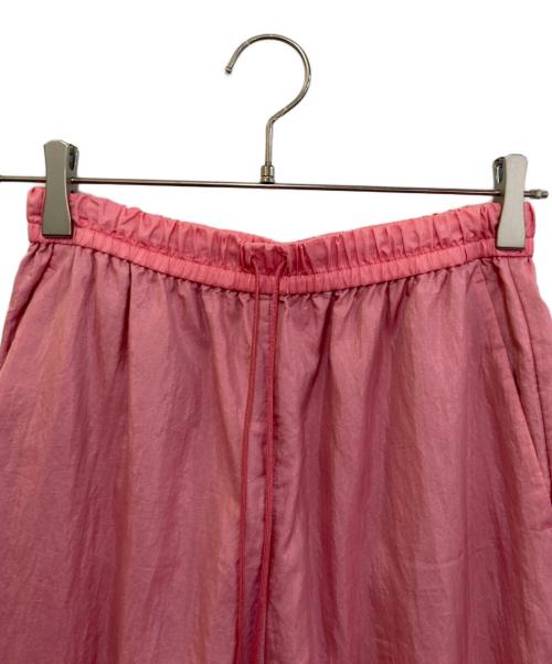 6(ROKU) BEAUTY&YOUTH（ロク ビューティーアンドユース）6(ROKU) BEAUTY&YOUTH (ロク ビューティーアンドユース) NYLON SILK GATHER PANTS ピンク サイズ:38の古着・服飾アイテム