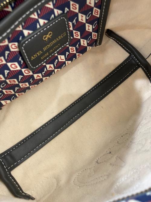 ANYA HINDMARCH（アニヤ・ハインドマーチ）ANYA HINDMARCH (アニヤ・ハインドマーチ) I Am A Plastic Bag XS レッド×ブルーの古着・服飾アイテム