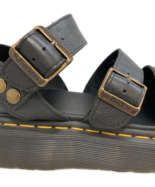 Dr.Martens（ドクターマーチン）Dr.Martens (ドクターマーチン) GRYPHON QUAD バックル サンダル　AW036 CK11U ブラック サイズ:UK7の古着・服飾アイテム