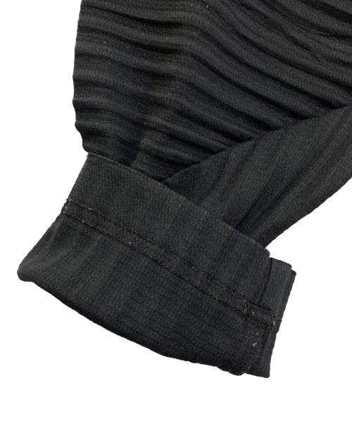 HOMME PLISSE ISSEY MIYAKE（オム プリッセ イッセイ ミヤケ）HOMME PLISSE ISSEY MIYAKE (オム プリッセ イッセイ ミヤケ) MONTHLY COLOR MARCH プリーツジャケット ブラック サイズ:2の古着・服飾アイテム