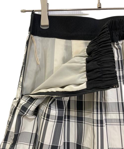 LE PHIL（ル フィル）LE PHIL (ル フィル) メモリータフタチェックスカート ブラックの古着・服飾アイテム