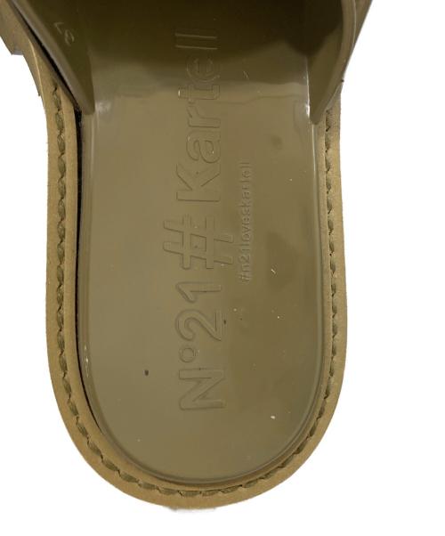N°21（ヌメロヴェントゥーノ）N°21 (ヌメロヴェントゥーノ) Kartell (カルテル) KNOT ラバーリボンサンダル カーキ サイズ:37の古着・服飾アイテム