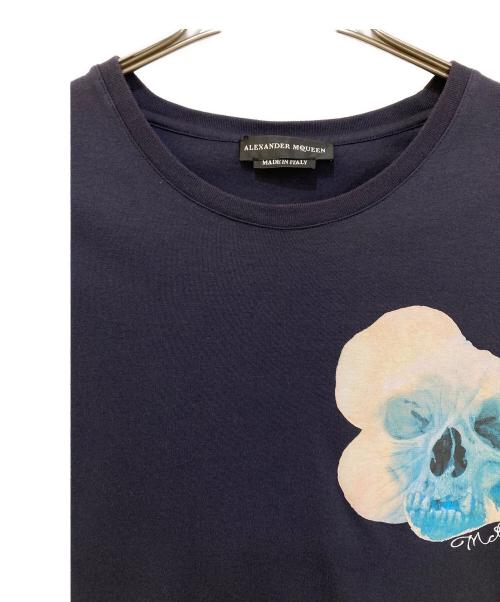ALEXANDER McQUEEN（アレキサンダーマックイーン）ALEXANDER McQUEEN (アレキサンダーマックイーン) プリントTシャツ　557812 QMZ92 ネイビー サイズ:Lの古着・服飾アイテム