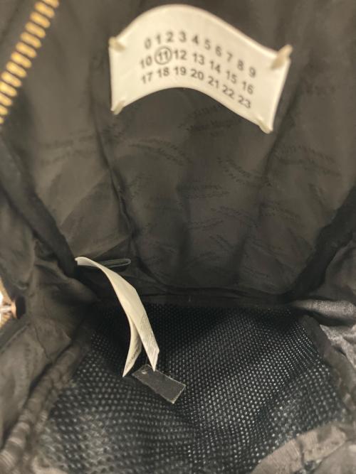 Maison Margiela（メゾンマルジェラ）Maison Margiela (メゾンマルジェラ) Cross Body Bag　S55WA0063 ブラックの古着・服飾アイテム