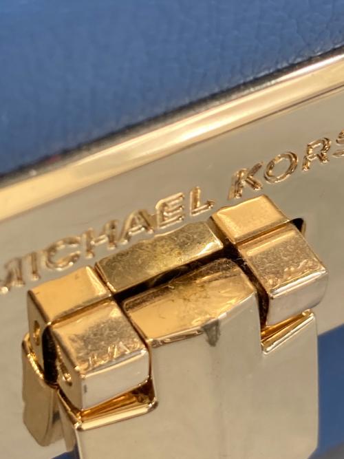 MICHAEL KORS（マイケルコース）MICHAEL KORS (マイケルコース) ショルダーバッグ ブルーの古着・服飾アイテム