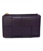 BOTTEGA VENETAボッテガベネタ）の古着「マキシ イントレチャート 2つ折り財布」｜パープル