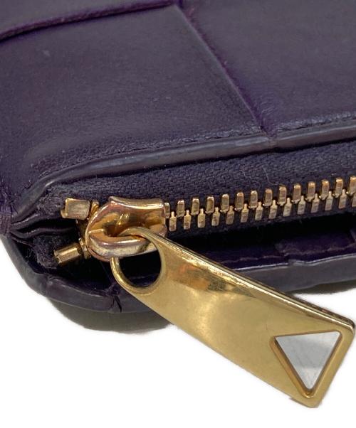BOTTEGA VENETA（ボッテガベネタ）BOTTEGA VENETA (ボッテガベネタ) マキシ イントレチャート 2つ折り財布 パープルの古着・服飾アイテム