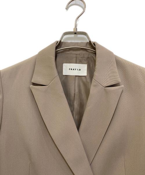 FRAY ID（フレイ アイディー）FRAY ID (フレイ アイディー) ダブルブレストピークドラペルジャケット ベージュの古着・服飾アイテム