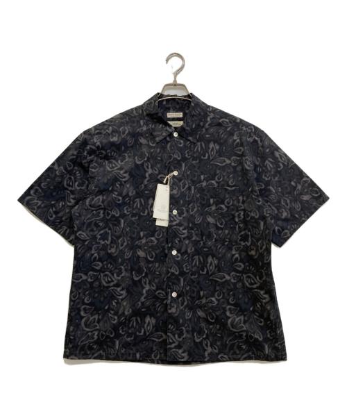 BEAUTY&YOUTH UNITED ARROWS（ビューティーアンドユースユナイテッドアローズ）BEAUTY&YOUTH UNITED ARROWS LONGCHAMP (ロンシャン) 別注 モノトーン フラワー グランデシャツ　1216-199-3087 ブラック サイズ:M 未使用品の古着・服飾アイテム