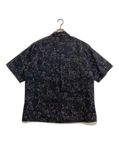 BEAUTY&YOUTH UNITED ARROWS（ビューティーアンドユースユナイテッドアローズ）BEAUTY&YOUTH UNITED ARROWS LONGCHAMP (ロンシャン) 別注 モノトーン フラワー グランデシャツ　1216-199-3087 ブラック サイズ:M 未使用品の古着・服飾アイテム