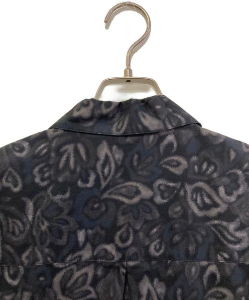 BEAUTY&YOUTH UNITED ARROWS（ビューティーアンドユースユナイテッドアローズ）BEAUTY&YOUTH UNITED ARROWS LONGCHAMP (ロンシャン) 別注 モノトーン フラワー グランデシャツ　1216-199-3087 ブラック サイズ:M 未使用品の古着・服飾アイテム