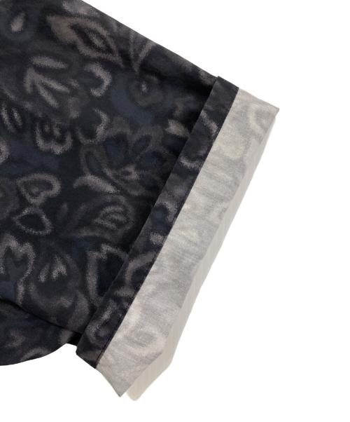 BEAUTY&YOUTH UNITED ARROWS（ビューティーアンドユースユナイテッドアローズ）BEAUTY&YOUTH UNITED ARROWS LONGCHAMP (ロンシャン) 別注 モノトーン フラワー グランデシャツ　1216-199-3087 ブラック サイズ:M 未使用品の古着・服飾アイテム