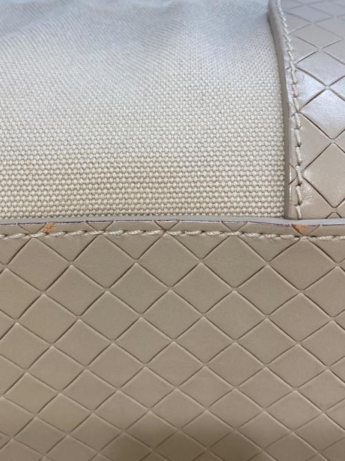 BOTTEGA VENETA（ボッテガベネタ）BOTTEGA VENETA (ボッテガベネタ) イントレチャートトートバッグ ベージュの古着・服飾アイテム