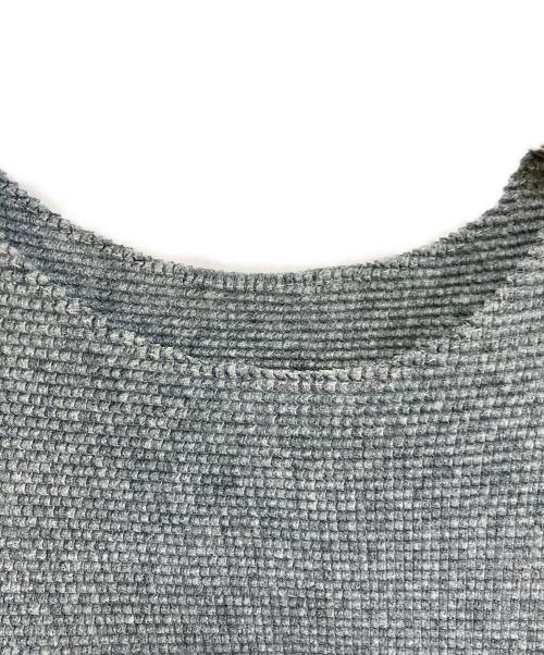 ISSEY MIYAKE（イッセイミヤケ）ISSEY MIYAKE (イッセイミヤケ) プリーツＴシャツ　PP68FK807 グレー サイズ:3の古着・服飾アイテム