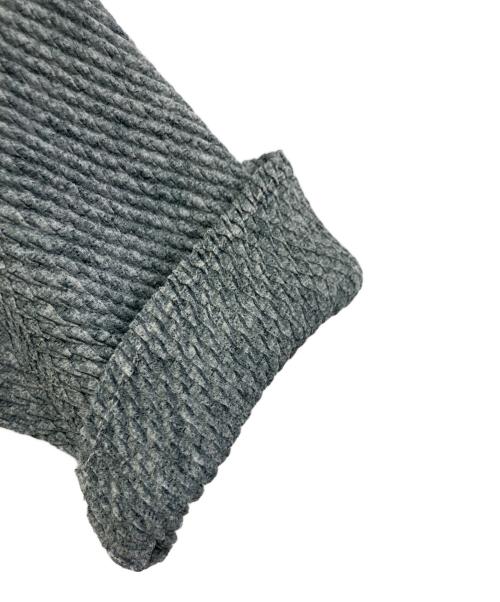 ISSEY MIYAKE（イッセイミヤケ）ISSEY MIYAKE (イッセイミヤケ) プリーツＴシャツ　PP68FK807 グレー サイズ:3の古着・服飾アイテム
