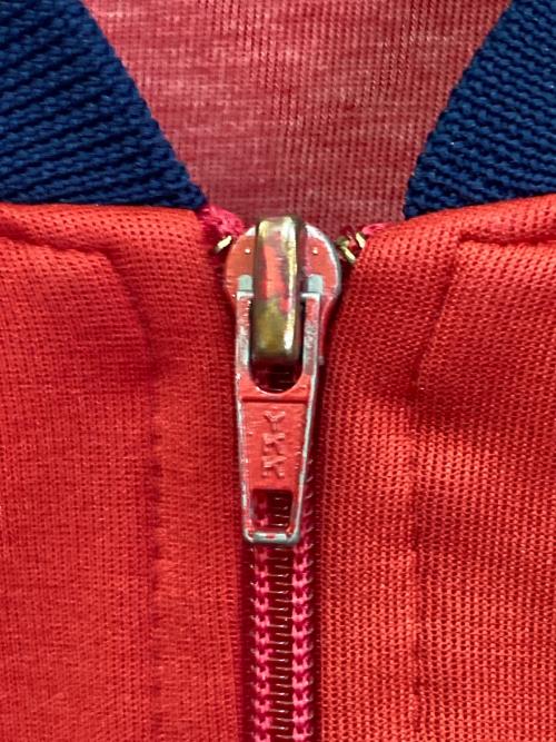 adidas（アディダス）adidas (アディダス) トラックジャケット レッド サイズ:不明(実寸をご参考下さい)の古着・服飾アイテム