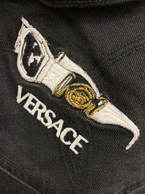 VERSACE（ヴェルサーチェ）VERSACE (ヴェルサーチェ) 刺繍ブラックデニムパンツ ブラック サイズ:30の古着・服飾アイテム