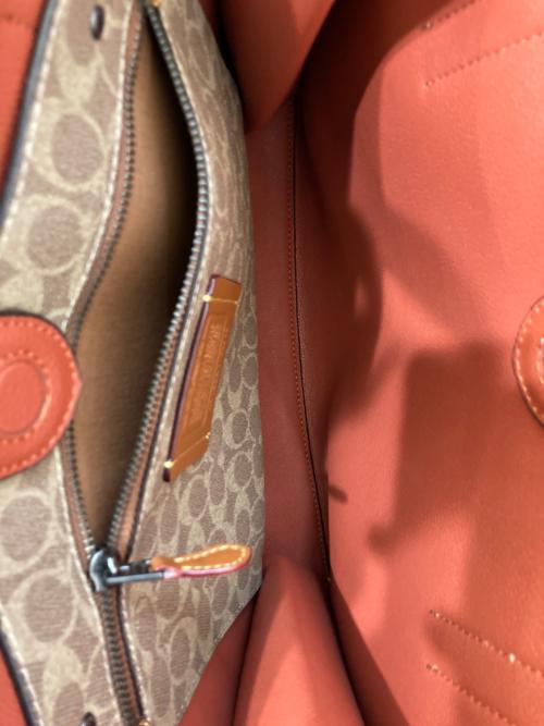 COACH（コーチ）COACH (コーチ) リレー トート 34・ニューヨーク シティ ホワイト×ブラウンの古着・服飾アイテム